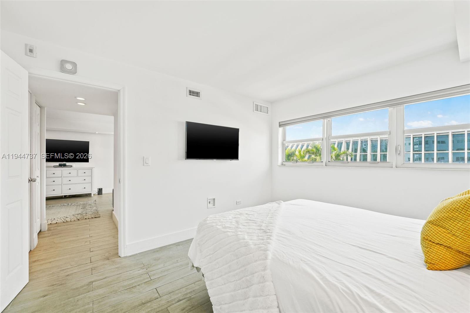 OCTAGON TOWERS I CONDO - Residential