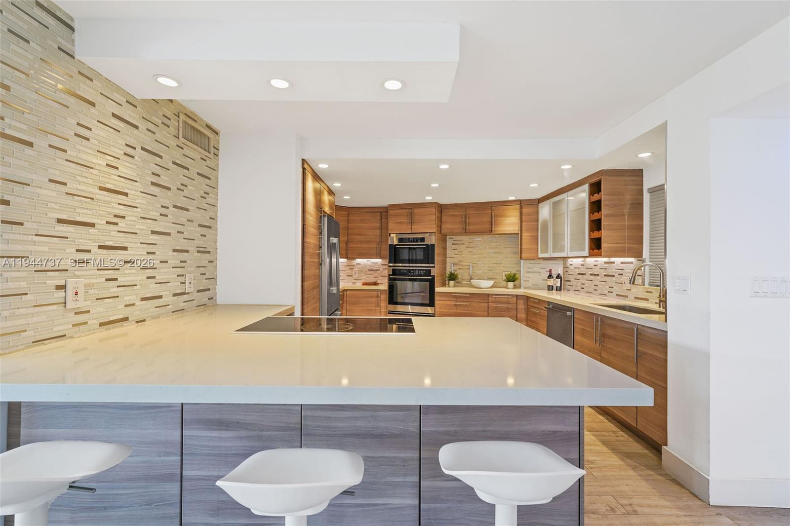 OCTAGON TOWERS I CONDO - Residential