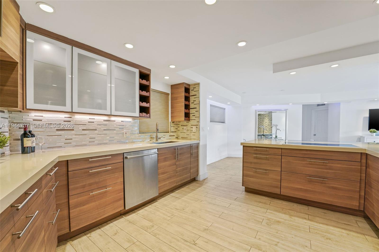 OCTAGON TOWERS I CONDO - Residential