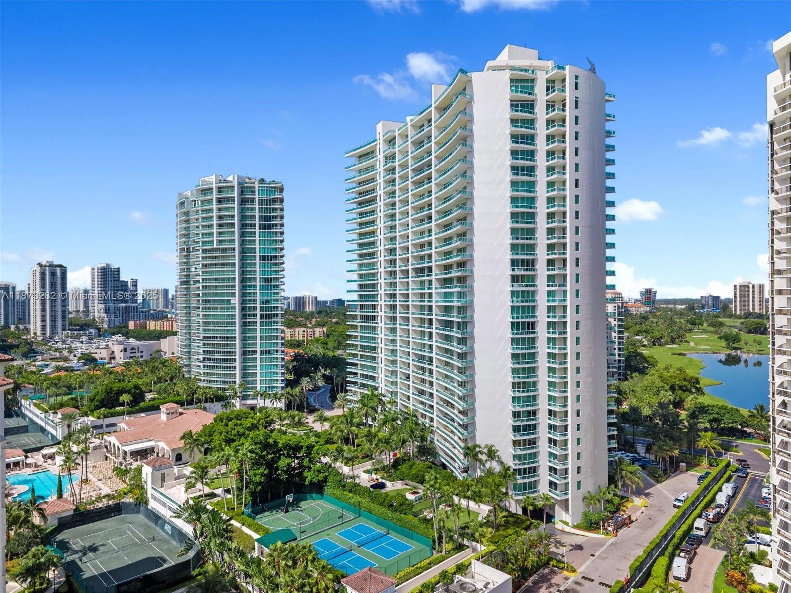 TOWERS OF PORTO VITA-NORT - Residential