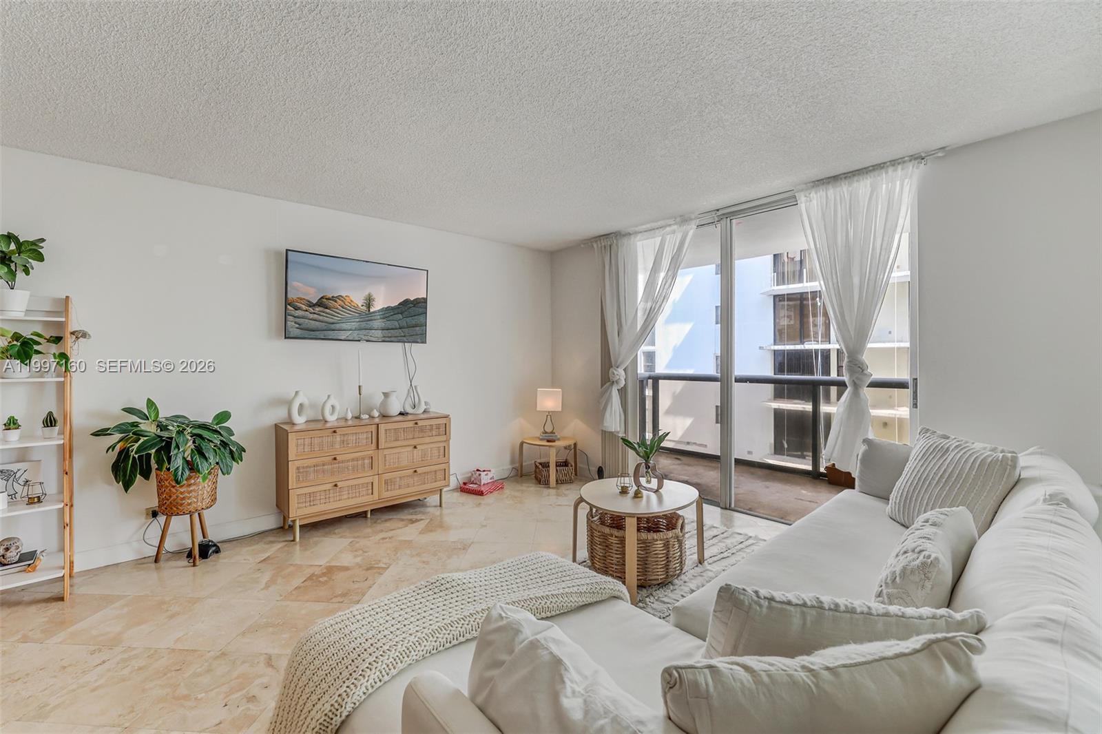 MAISON GRANDE CONDO - Residential