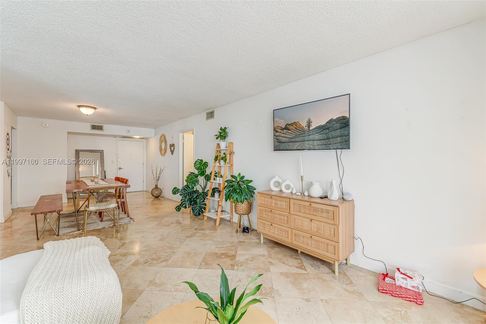 MAISON GRANDE CONDO - Residential