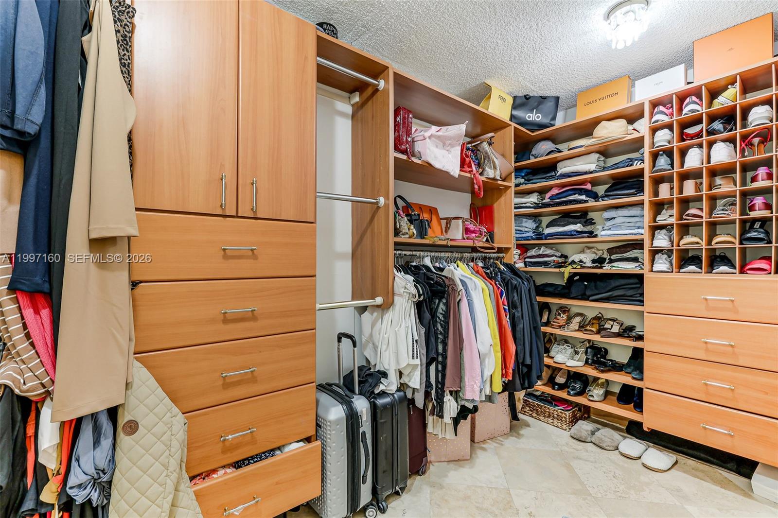 MAISON GRANDE CONDO - Residential