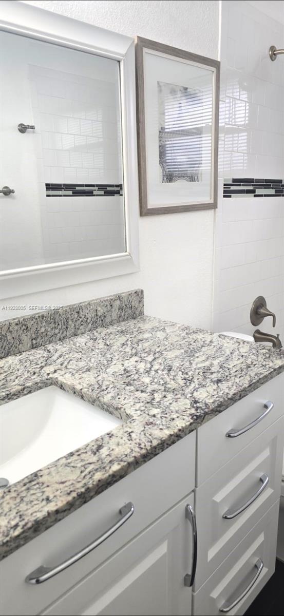 HOLLYWOOD LITTLE RANCHES - Residential Lease