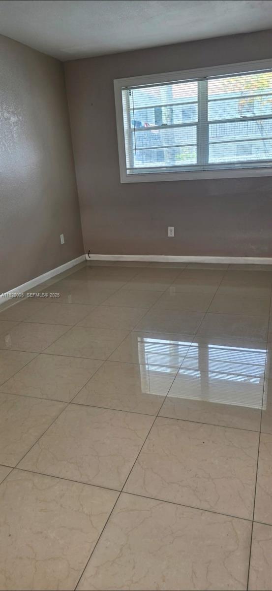 HOLLYWOOD LITTLE RANCHES - Residential Lease