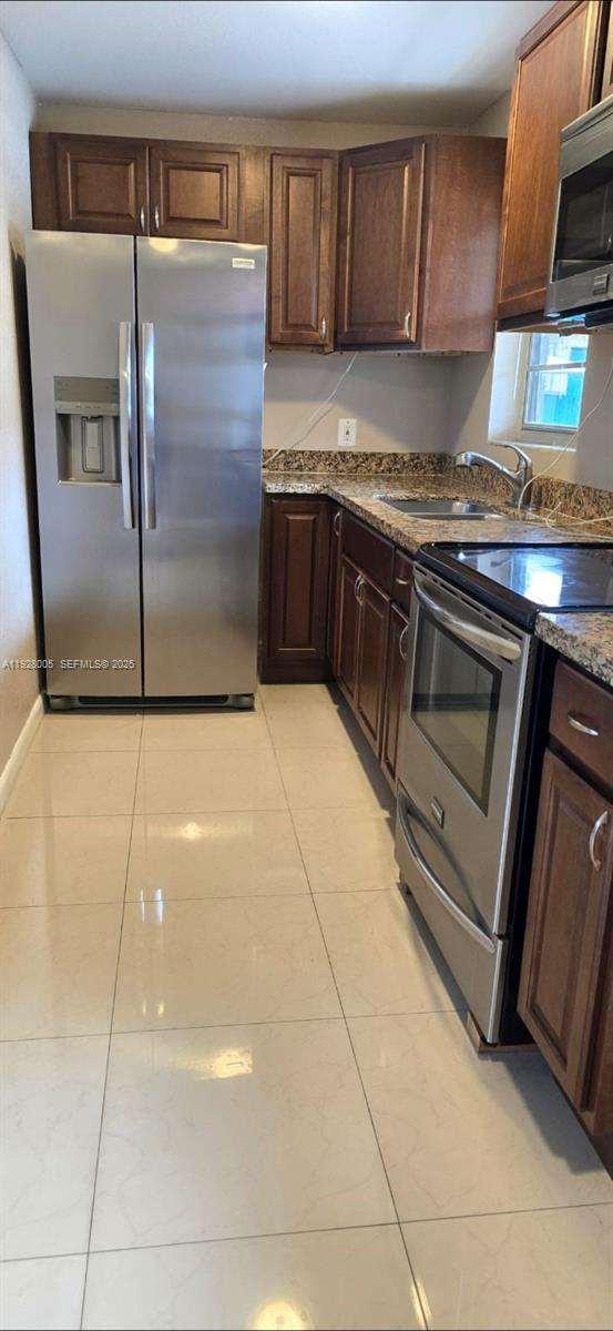 HOLLYWOOD LITTLE RANCHES - Residential Lease