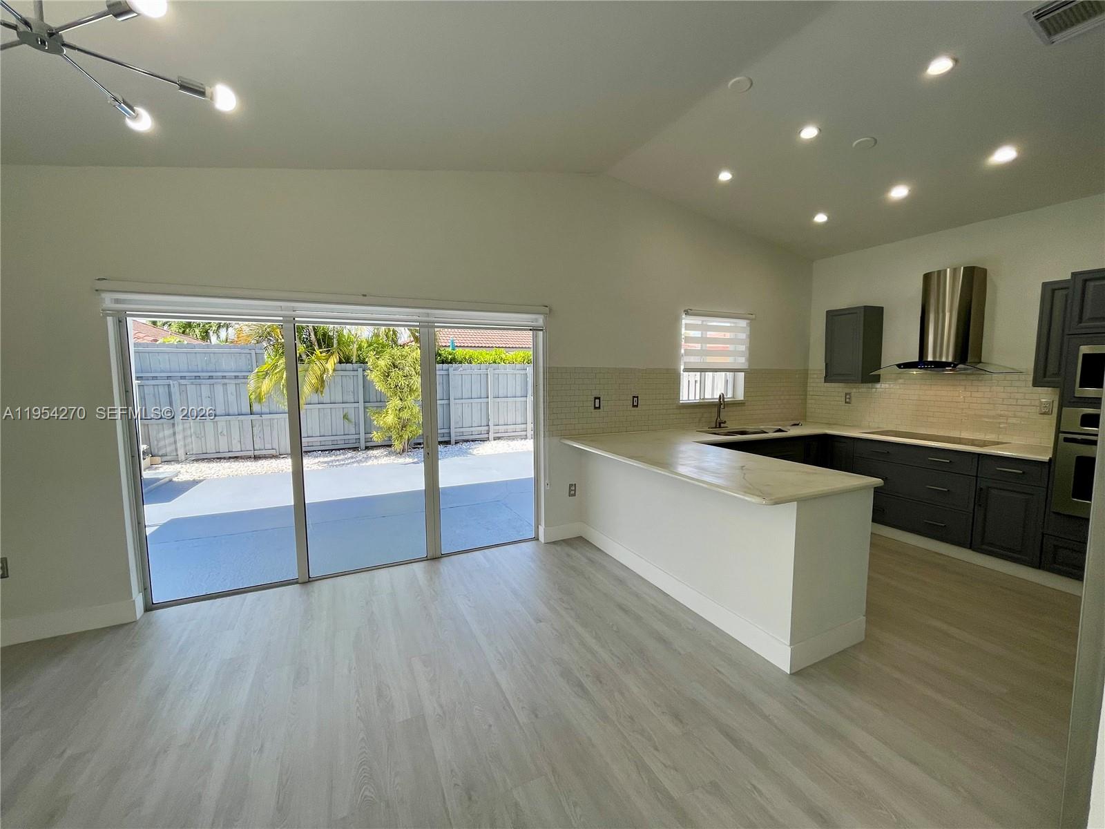 VILLA SEVILLA - Residential