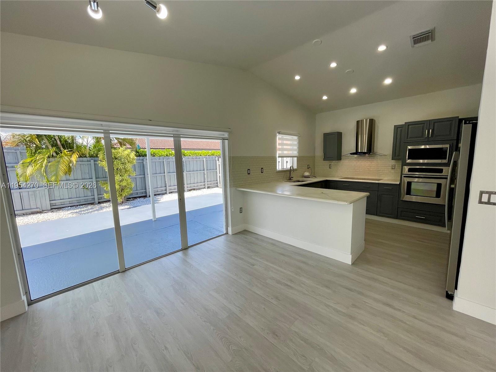 VILLA SEVILLA - Residential