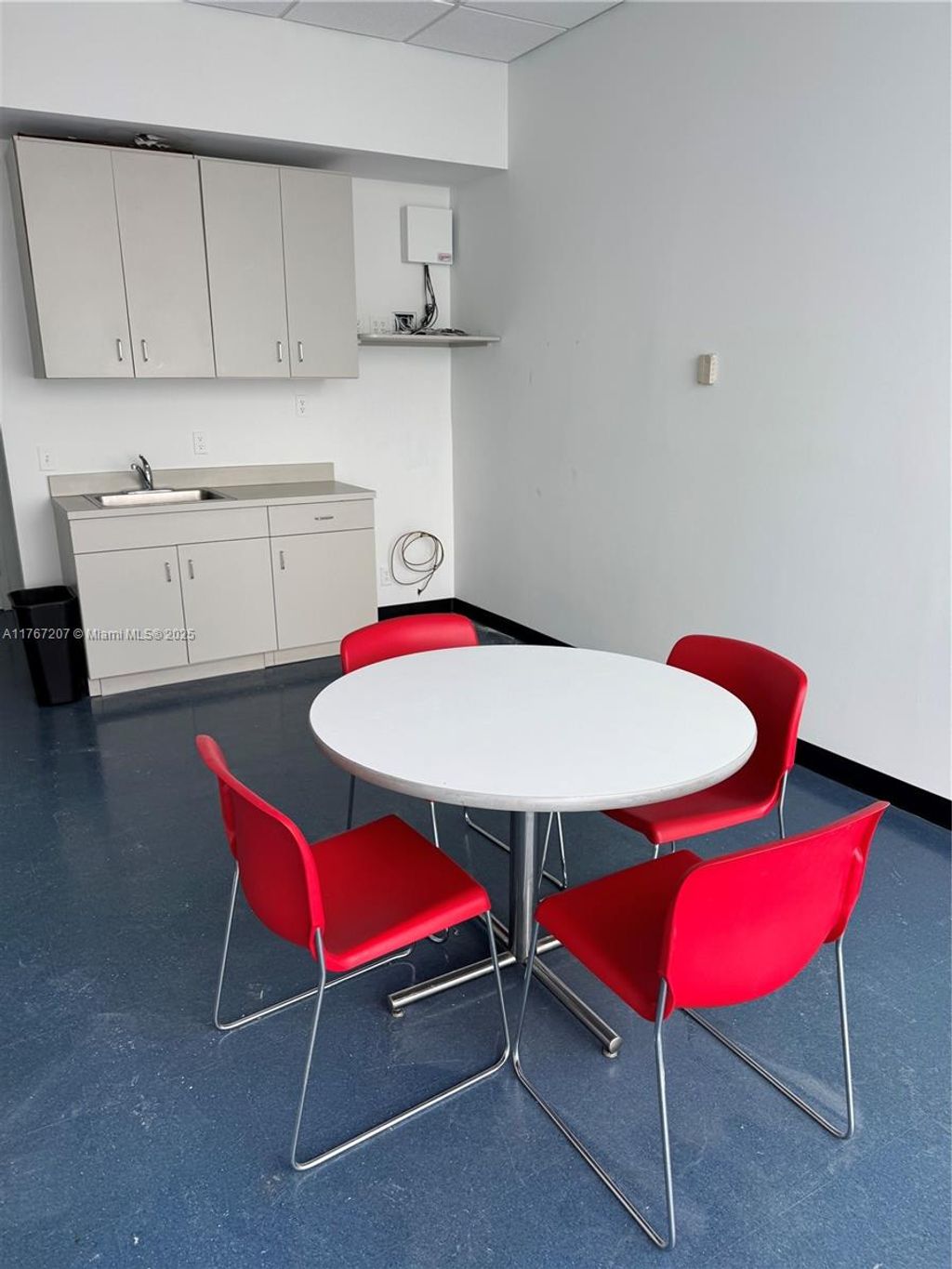 Photo of 3250 SE Federal Hwy, Stuart, FL 34997 (MLS # A11767207)