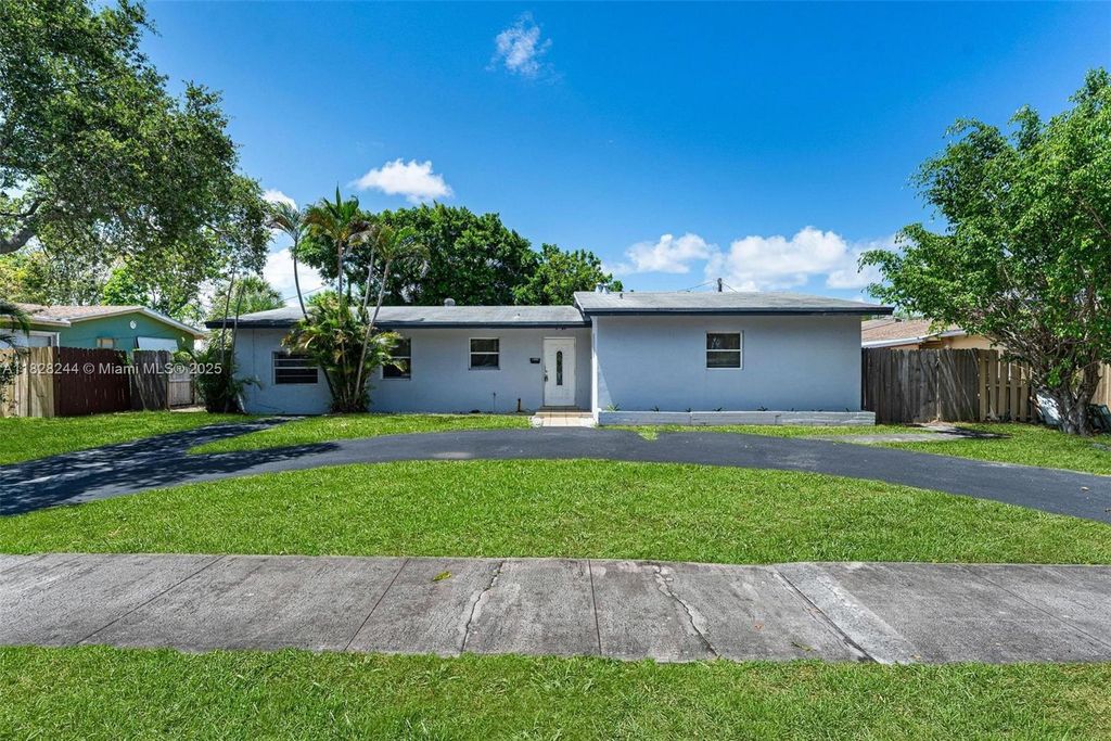 Photo of 811 Evergreen Dr, Lake Park, FL 33403 (MLS # A11828244)