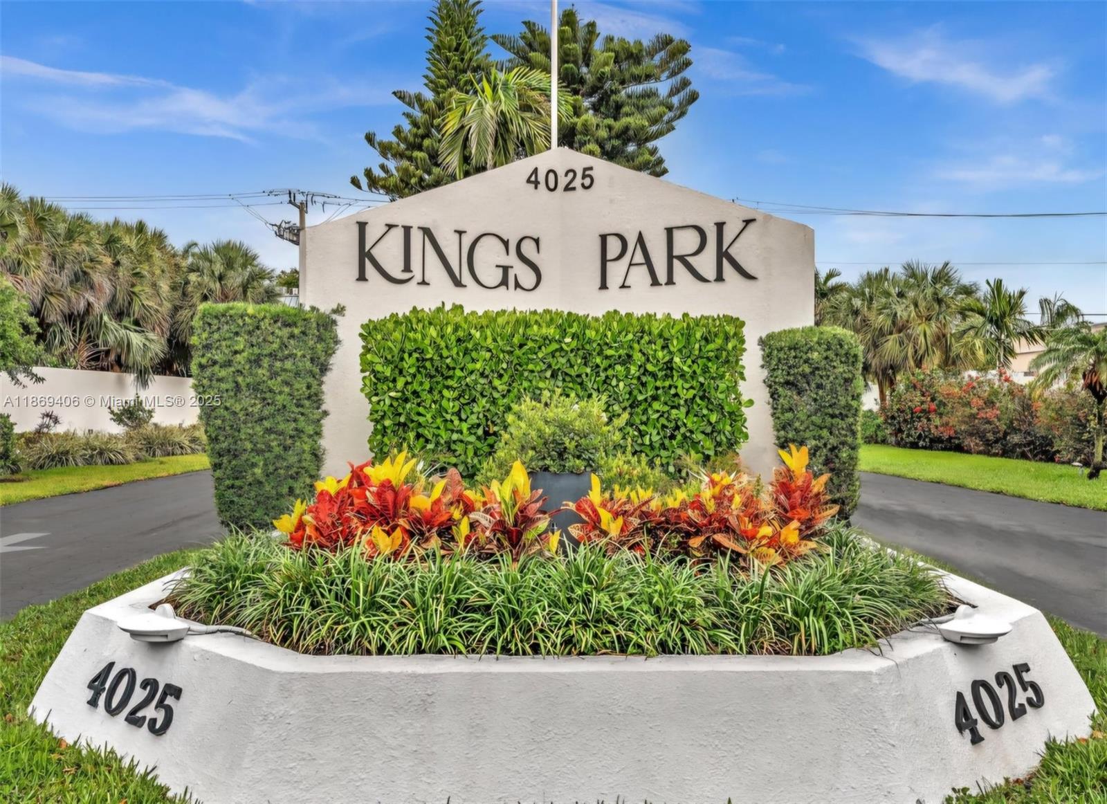 Wonderful corner unit at Kings Park. Spacious 2 bedroom 2 full bathrooms in a quite building and surroundings. Nearby beaches, shopping and nightlife. Stainless steel appliances, newer A/C and water heater, impact windows and sliding glass doors, screened in balcony, renovated master bathroom and new roof. 40 and 50 year inspections have been passed. Main floor has relaxing courtyard, swimming pool with BBQ and community library with sitting area.