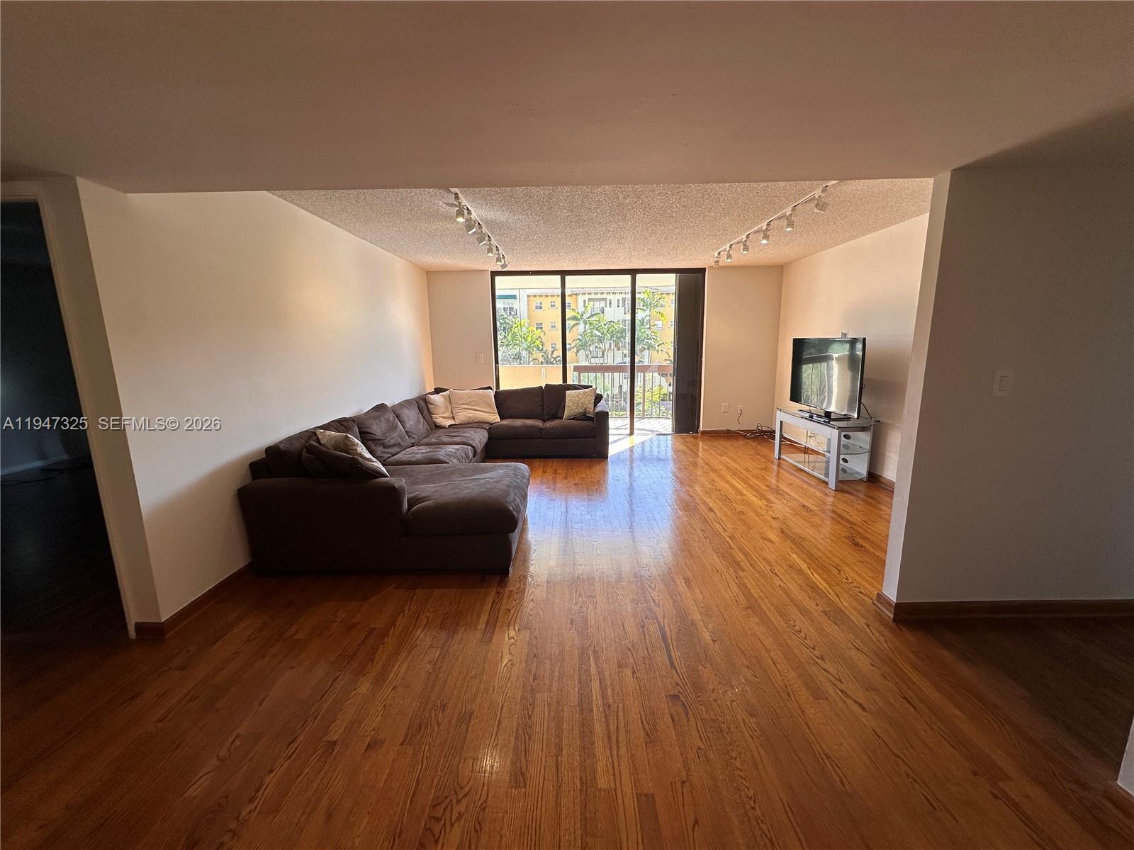 600 Biltmore Way 318