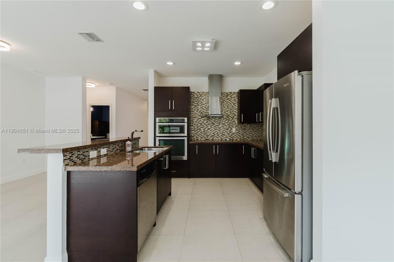 FONTAINEBLEAU WEST NORTH - Residential Lease