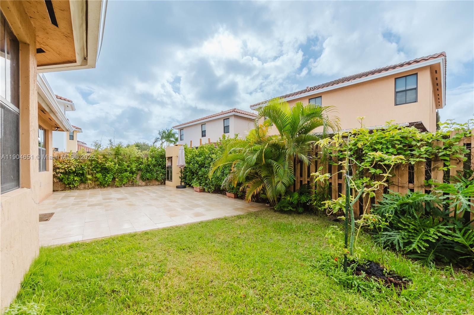 FONTAINEBLEAU WEST NORTH - Residential Lease