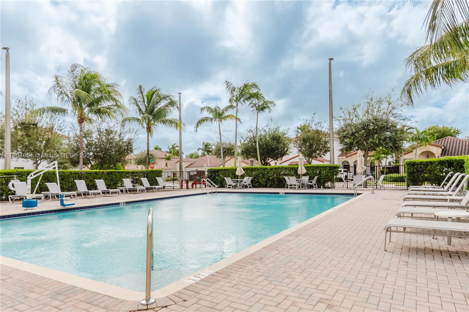 FONTAINEBLEAU WEST NORTH - Residential Lease