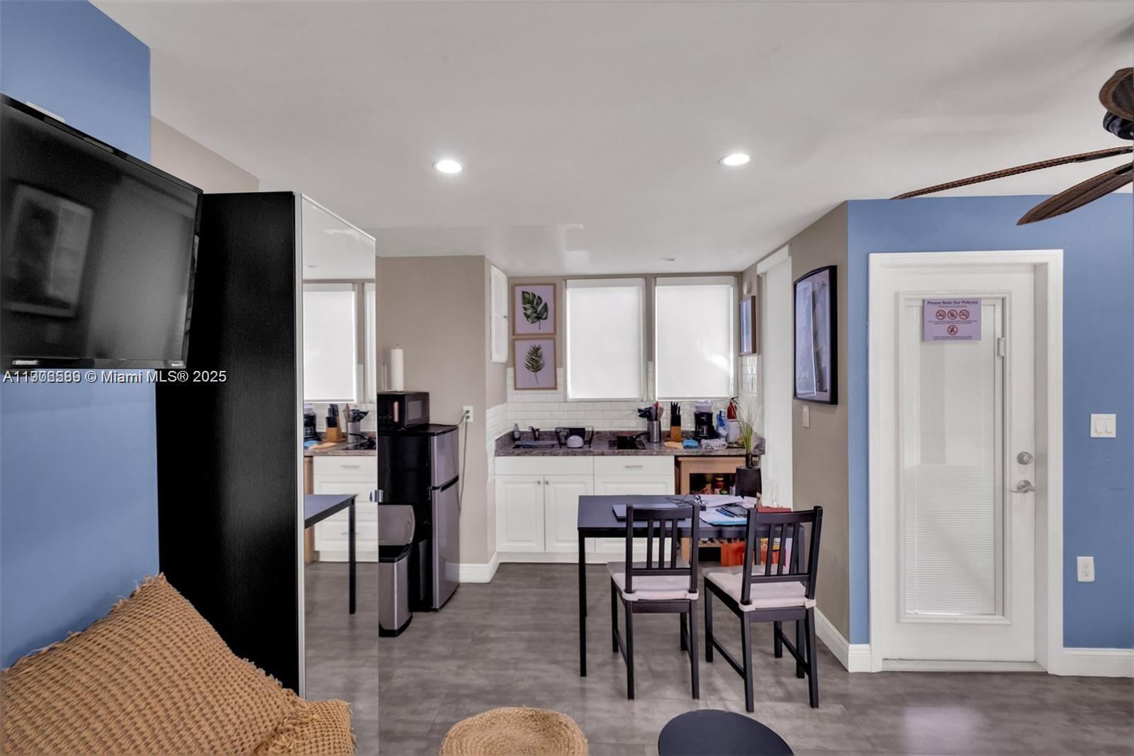 LAWRENCE ESTATE LAND COS - Residential Lease