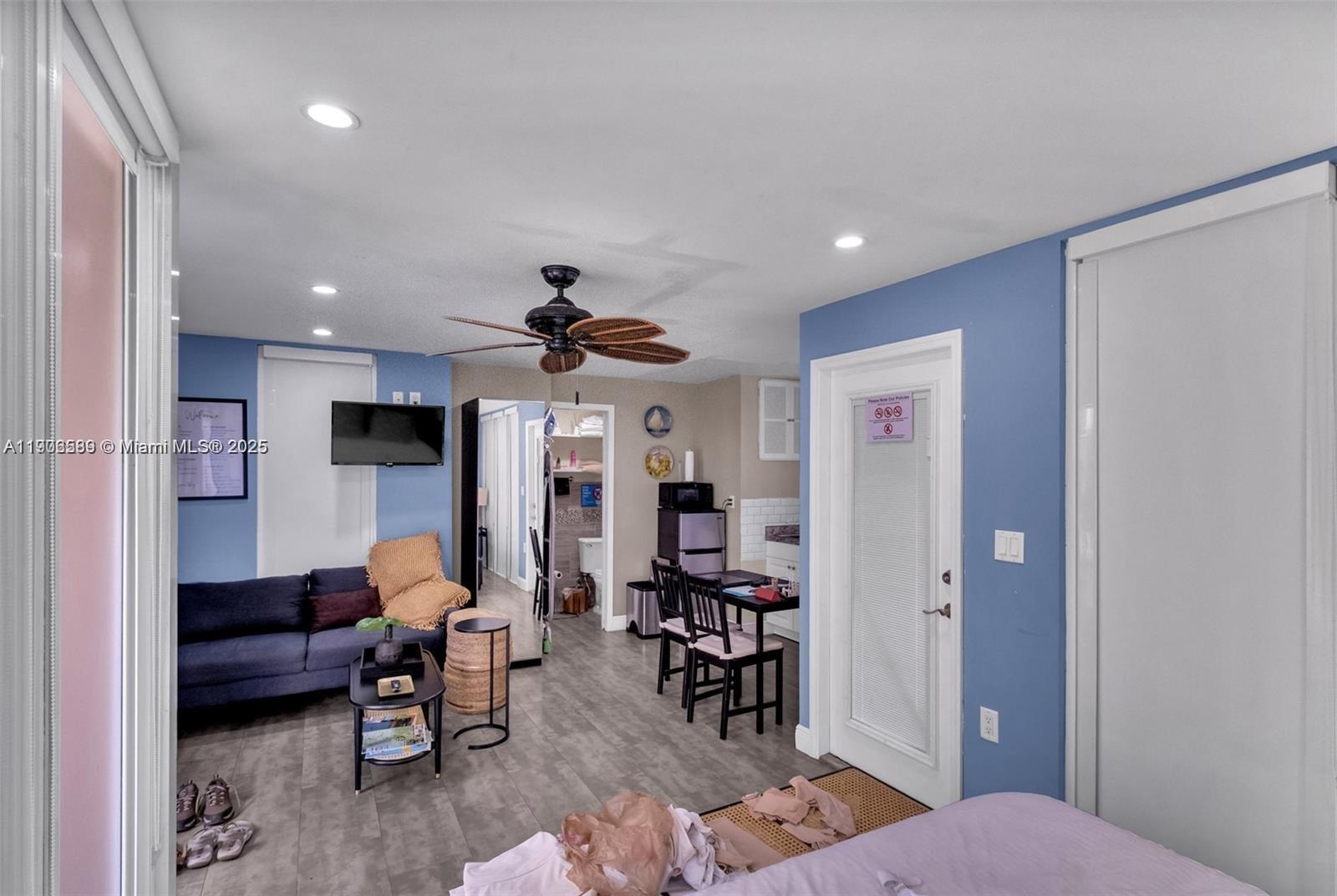 LAWRENCE ESTATE LAND COS - Residential Lease