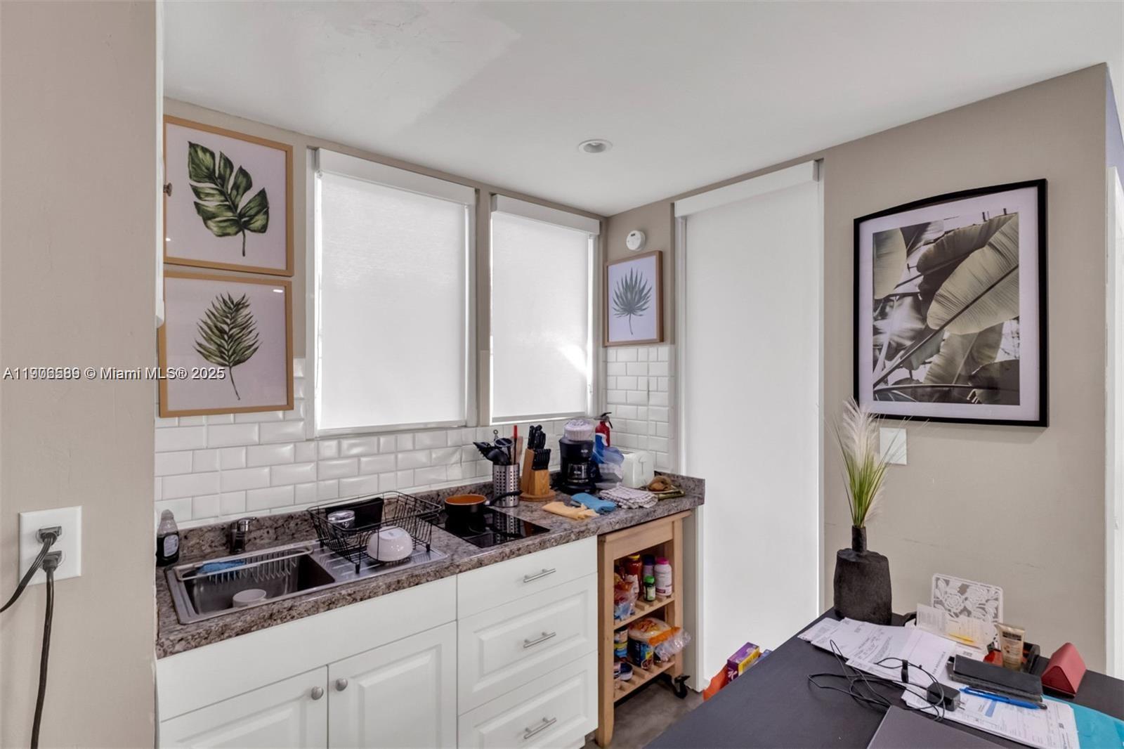 LAWRENCE ESTATE LAND COS - Residential Lease