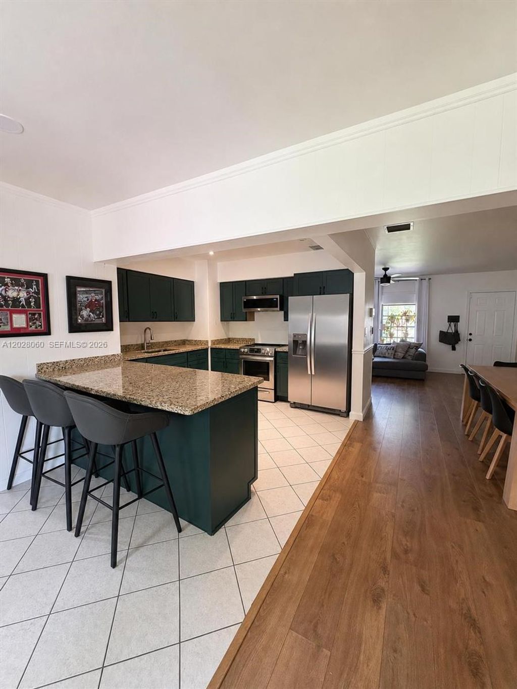 Photo of 11 Redwood Cir, Plantation, FL 33317 (MLS # A12028060)