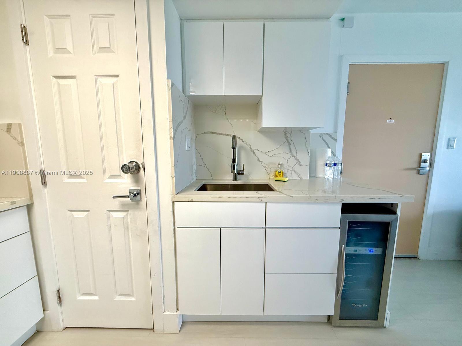 THE AVENTURA BEACH CLUB C - Residential Lease