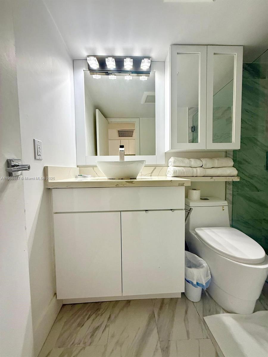 THE AVENTURA BEACH CLUB C - Residential Lease