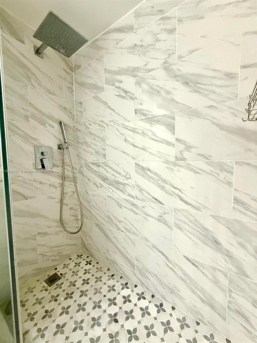 THE AVENTURA BEACH CLUB C - Residential Lease