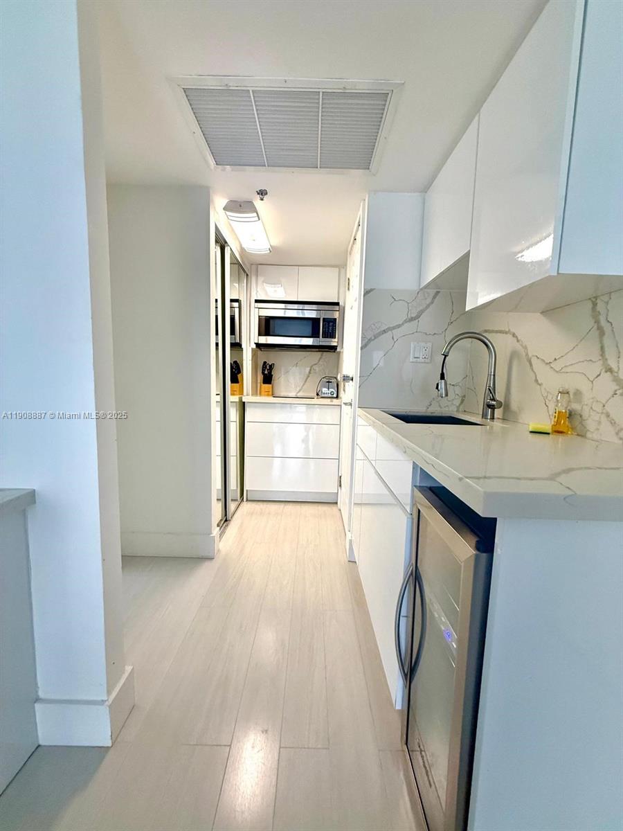 THE AVENTURA BEACH CLUB C - Residential Lease