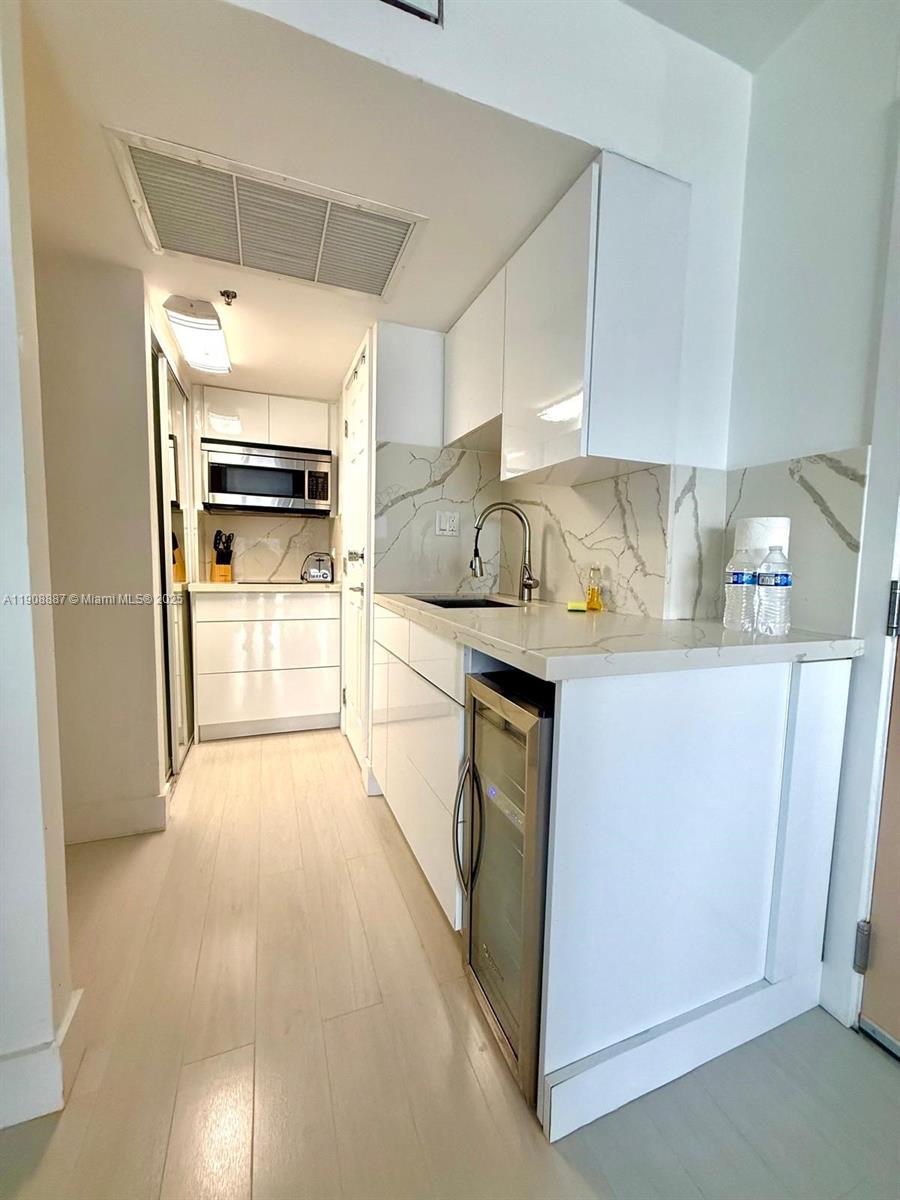 THE AVENTURA BEACH CLUB C - Residential Lease