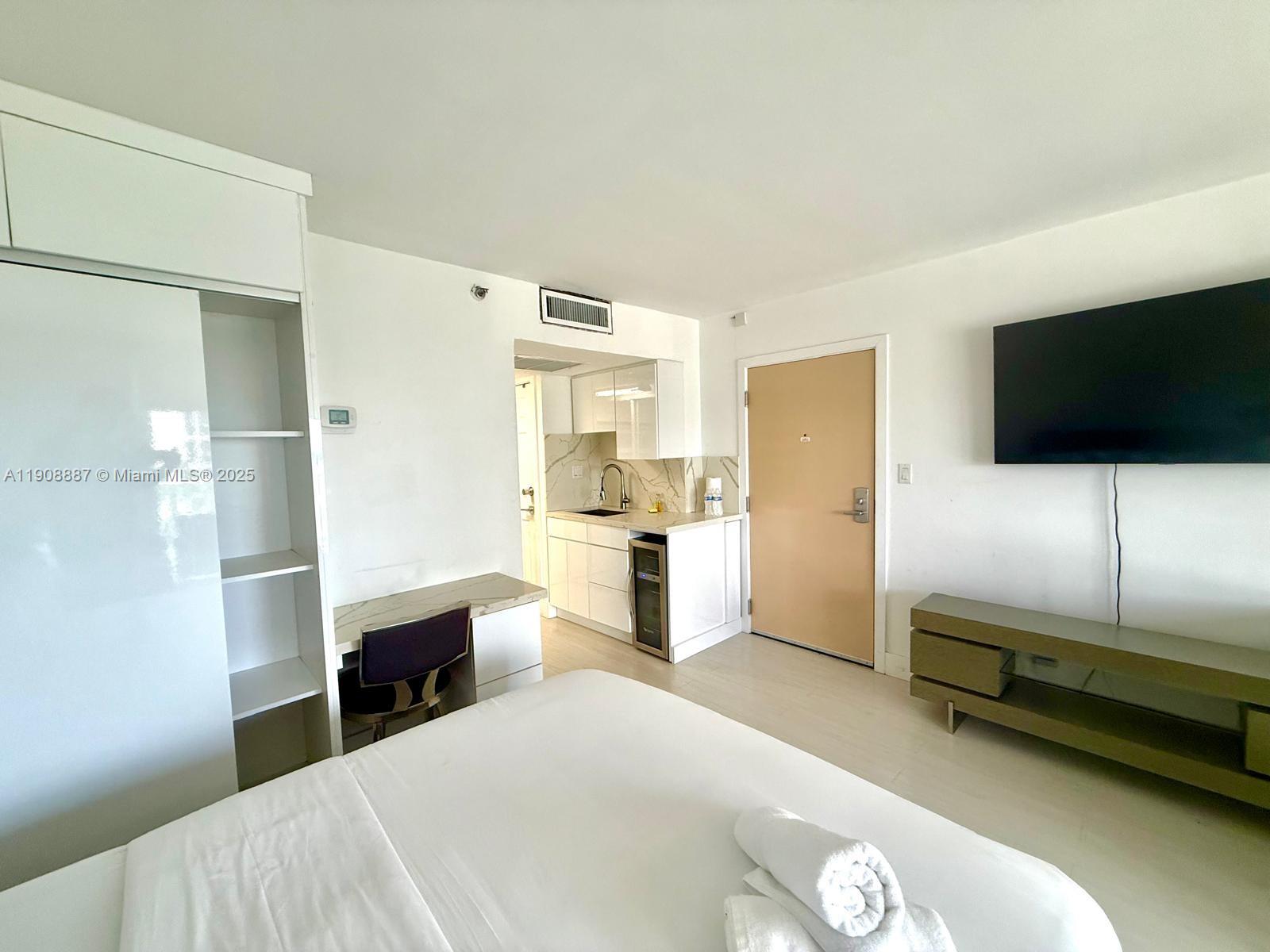 THE AVENTURA BEACH CLUB C - Residential Lease