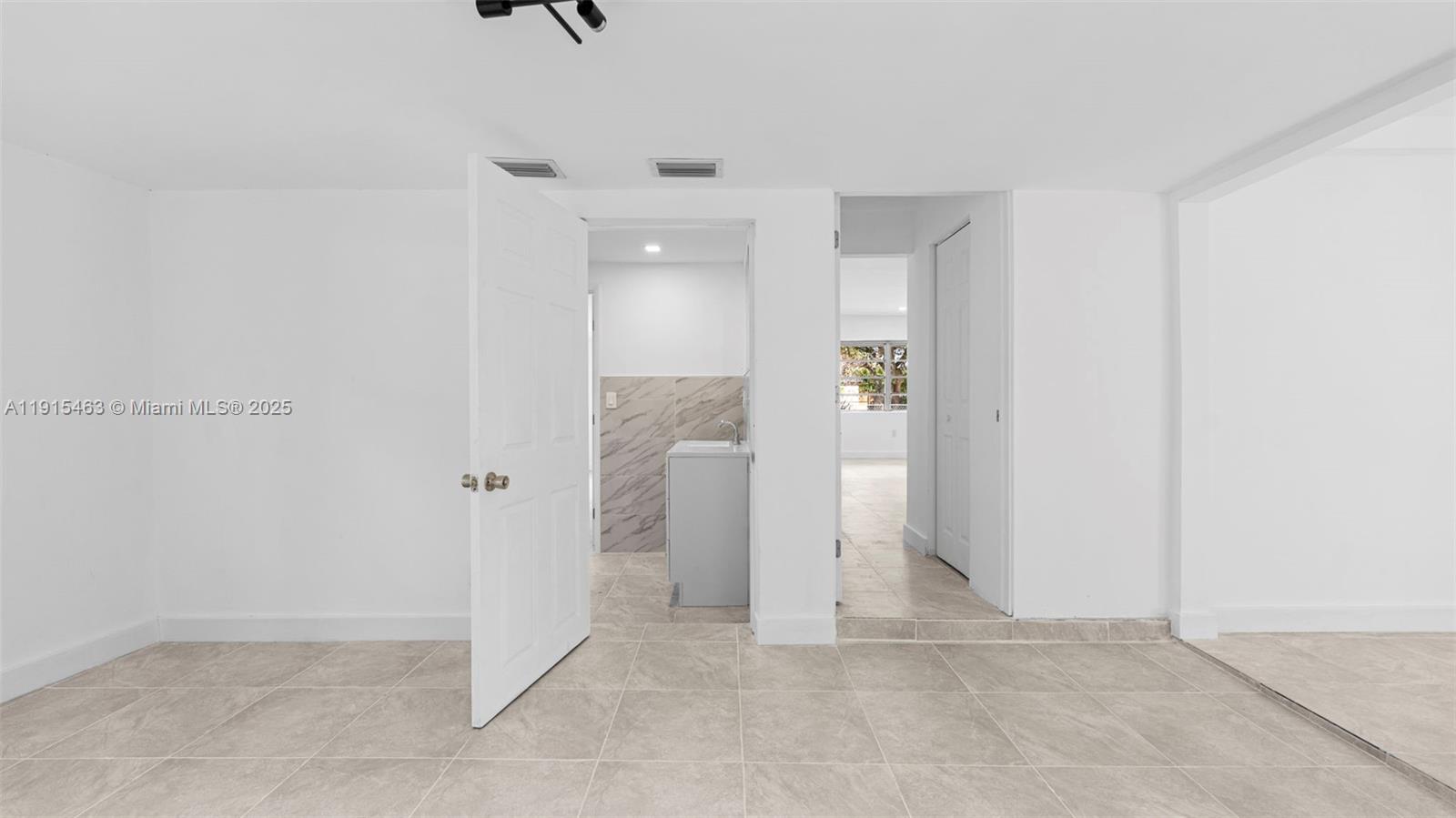 NORTH SHORE HEIGHTS - Residential