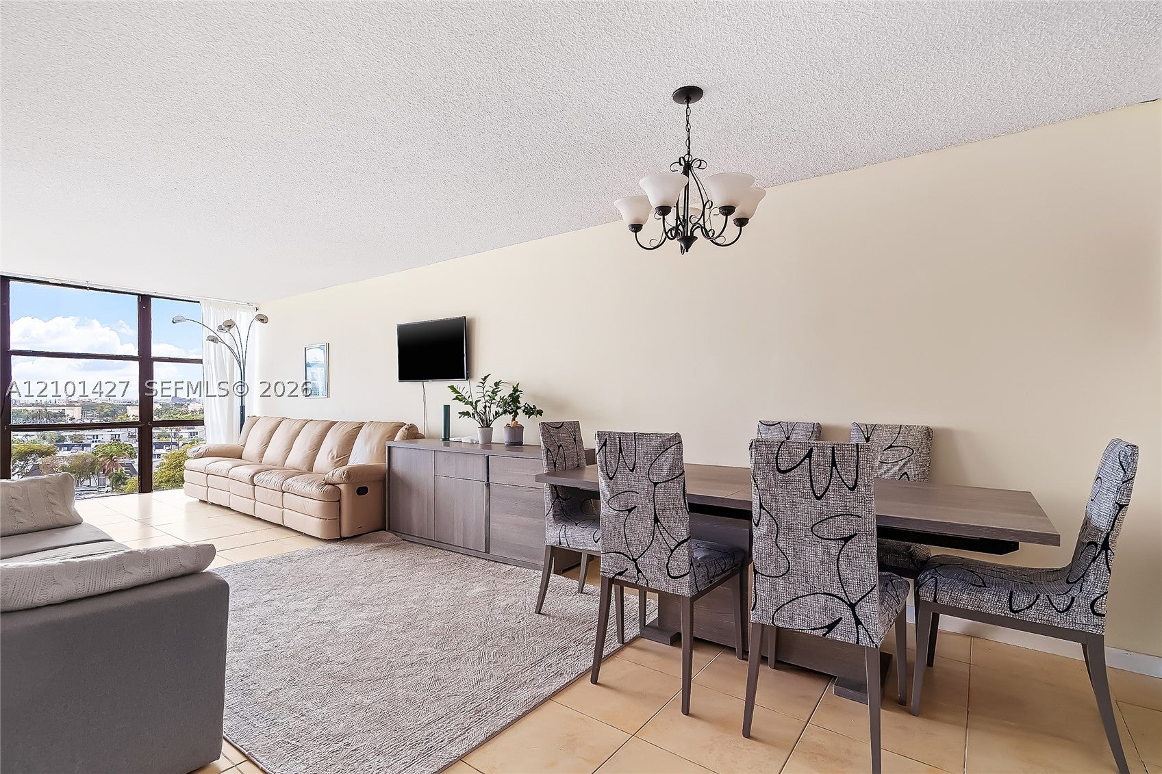 800 Parkview Dr 901
