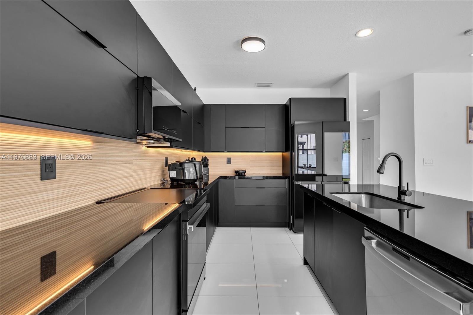 FONTAINEBLEAU WEST NORTH - Residential