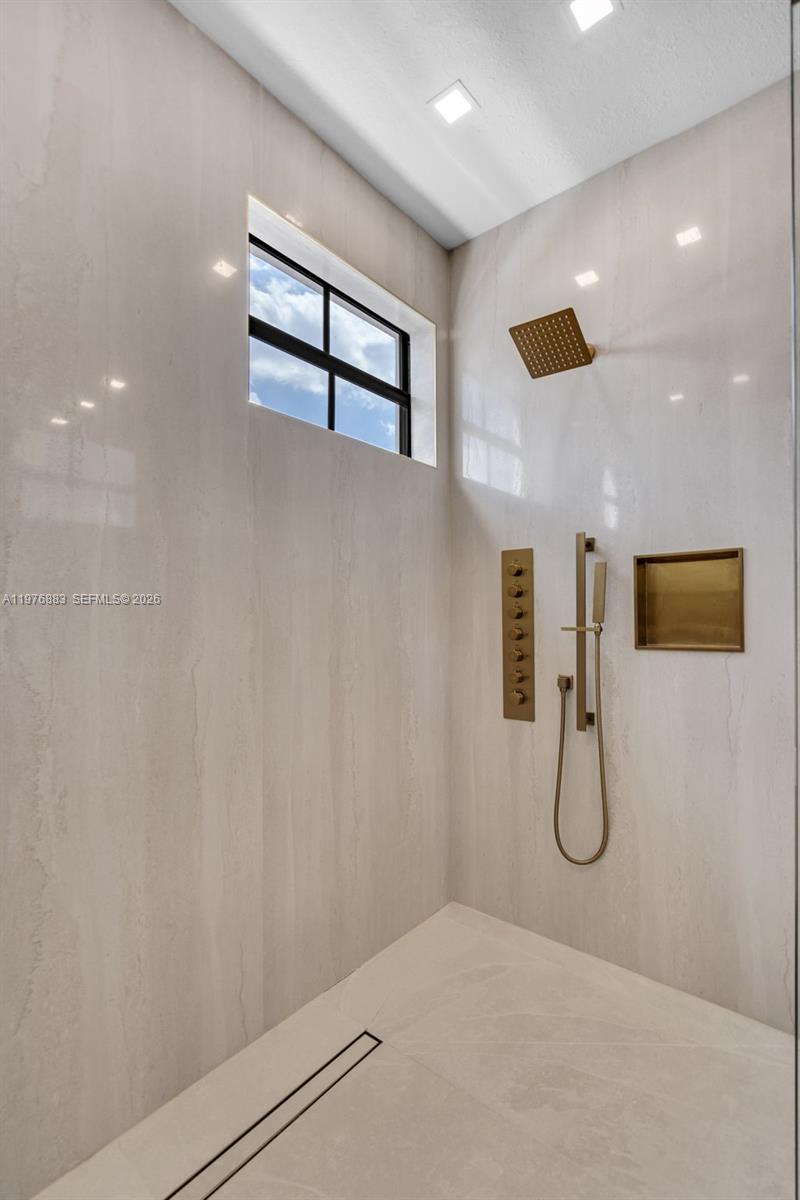 FONTAINEBLEAU WEST NORTH - Residential