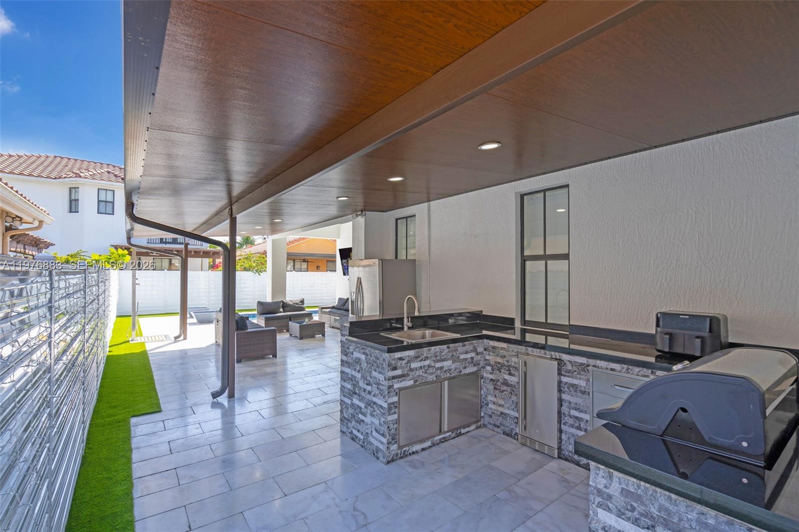 FONTAINEBLEAU WEST NORTH - Residential