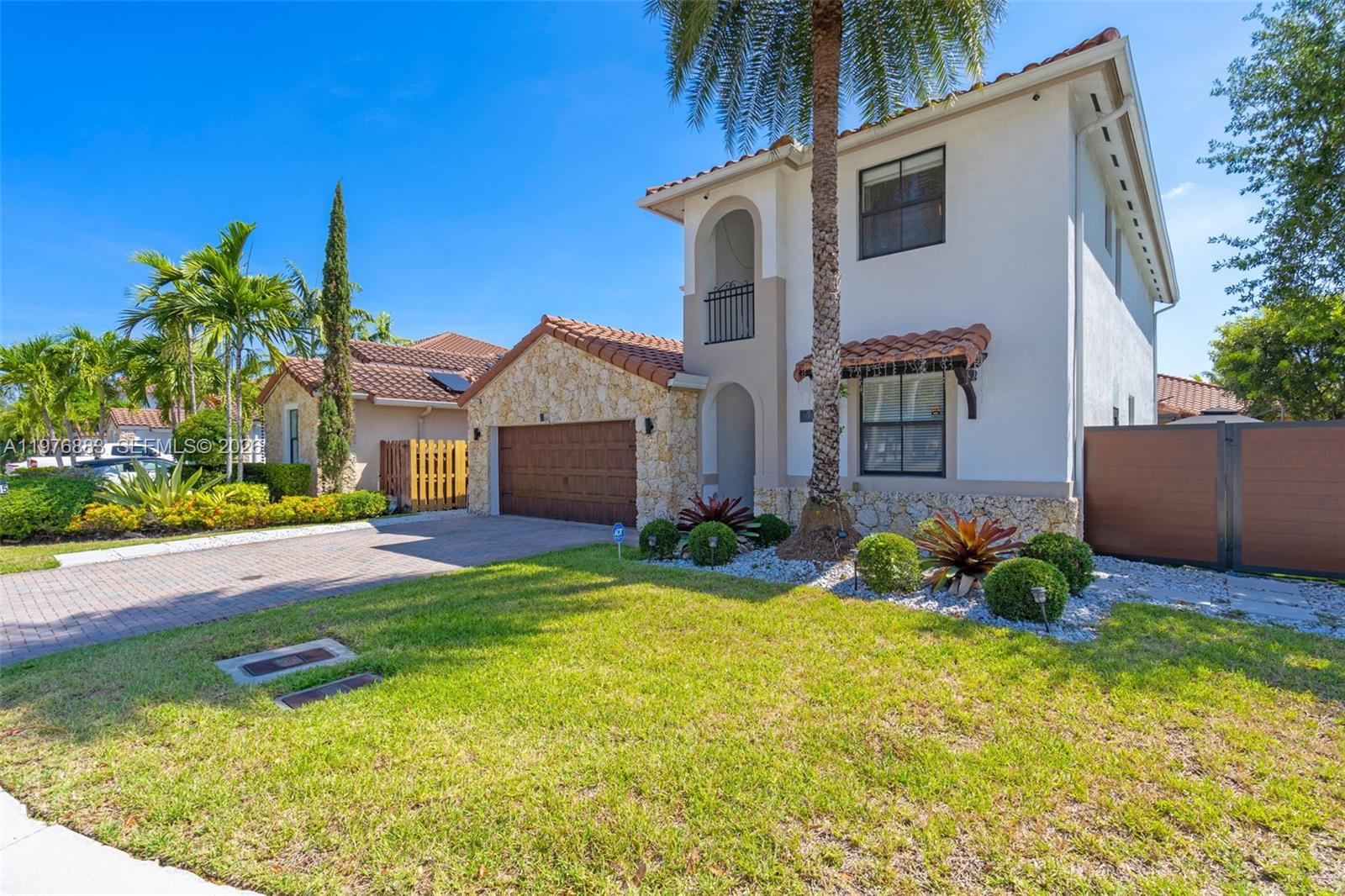 FONTAINEBLEAU WEST NORTH - Residential