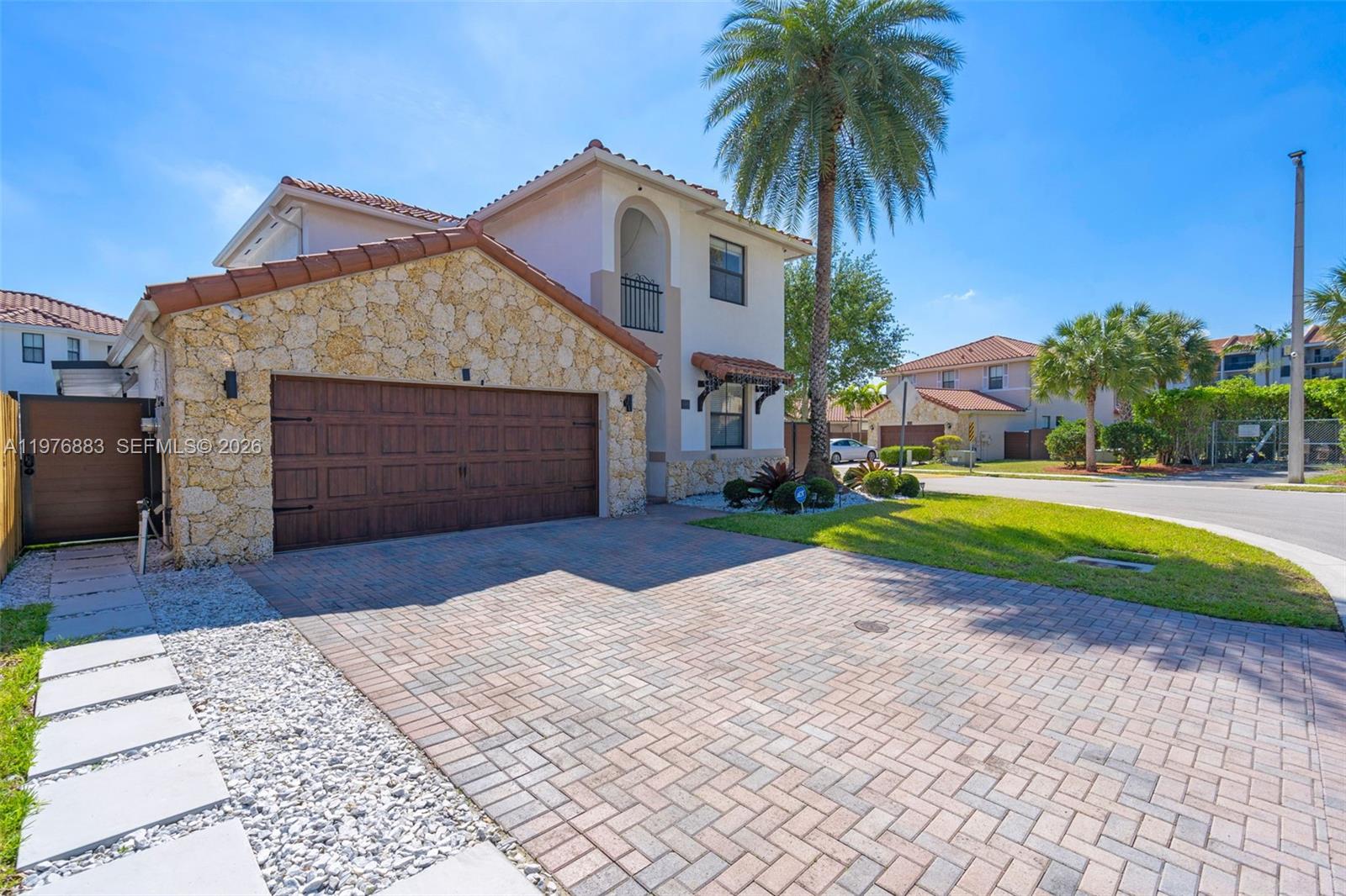 FONTAINEBLEAU WEST NORTH - Residential