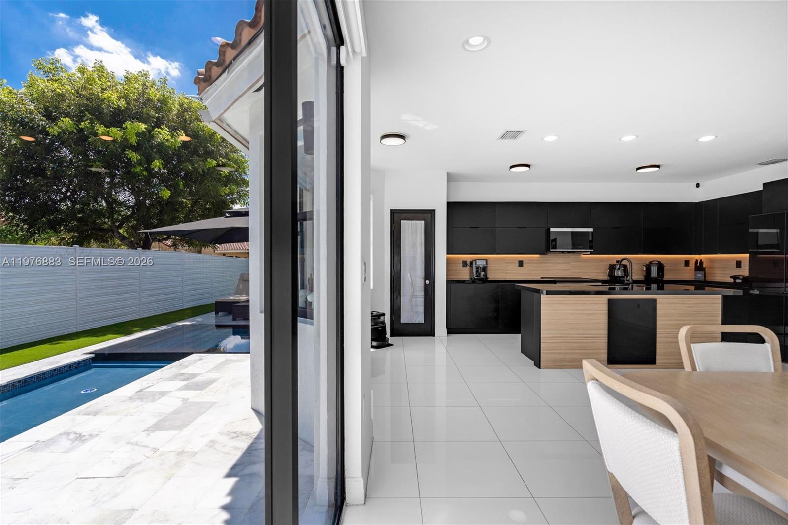 FONTAINEBLEAU WEST NORTH - Residential