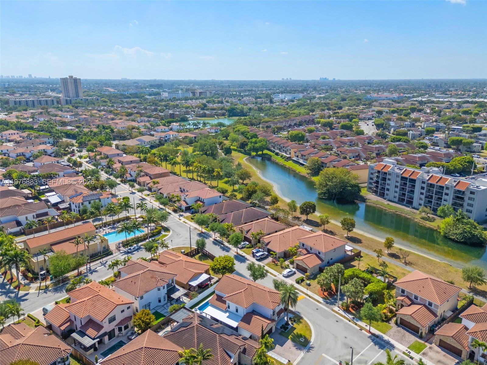 FONTAINEBLEAU WEST NORTH - Residential