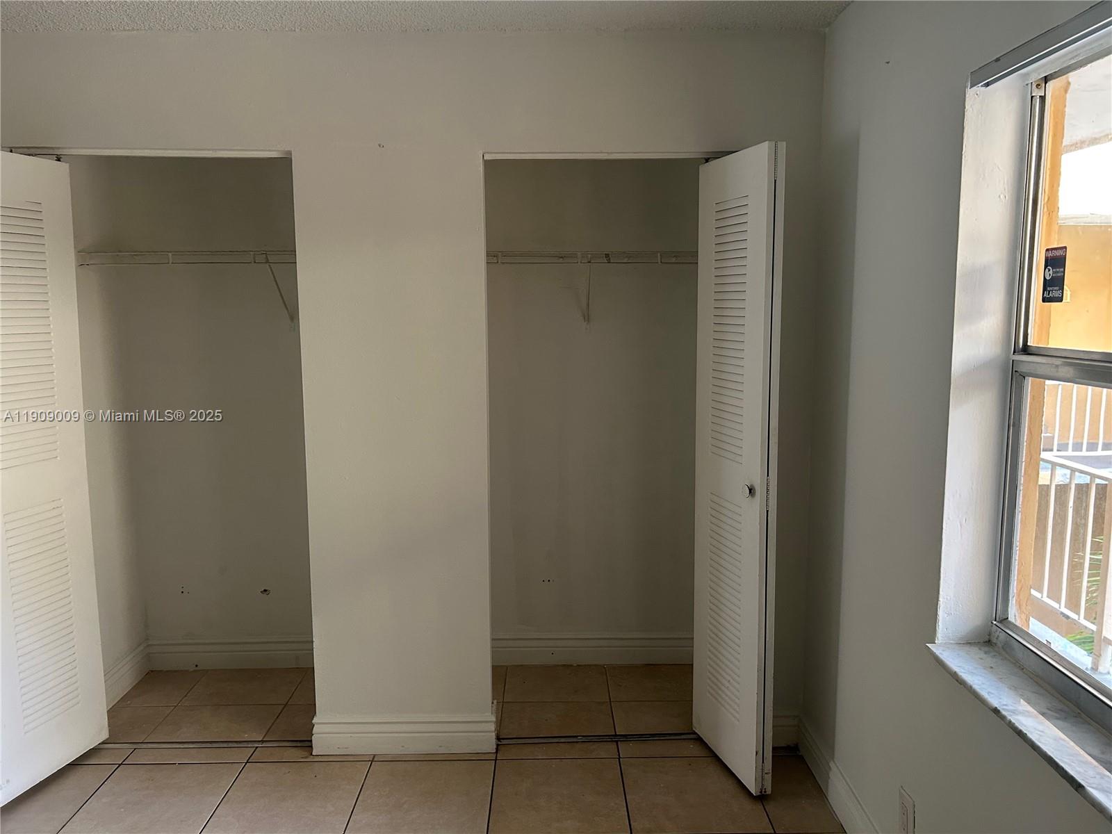 VENETIAN GARDENS AT COUNT - Residential Lease