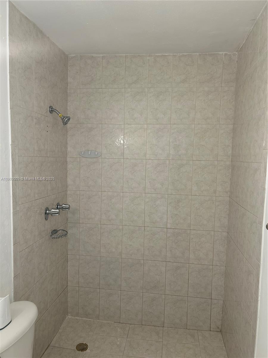 VENETIAN GARDENS AT COUNT - Residential Lease