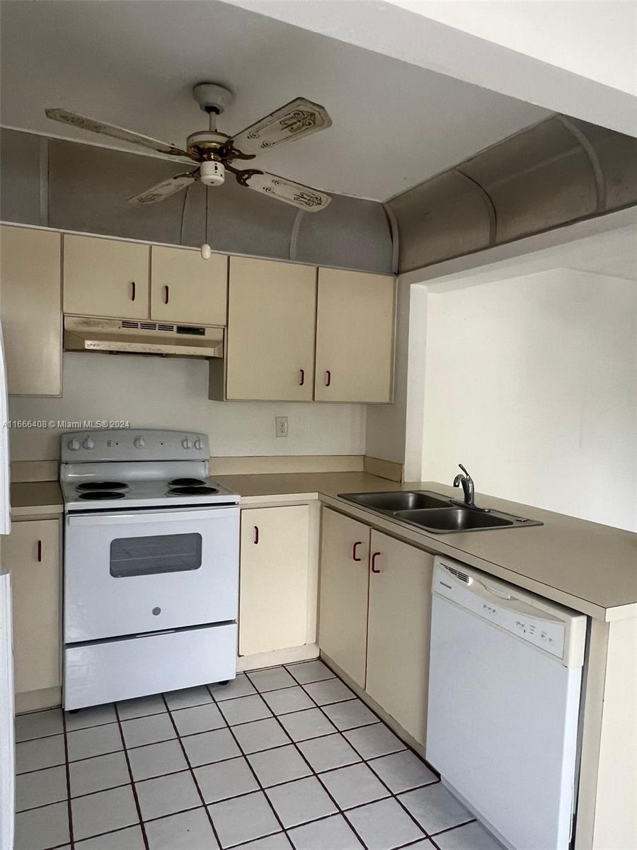 MONTEREY VILLAGE-ONE COND - Residential