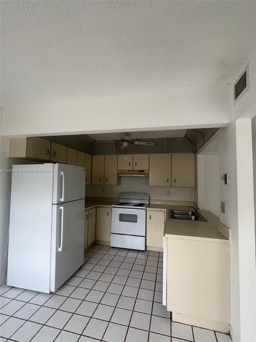MONTEREY VILLAGE-ONE COND - Residential