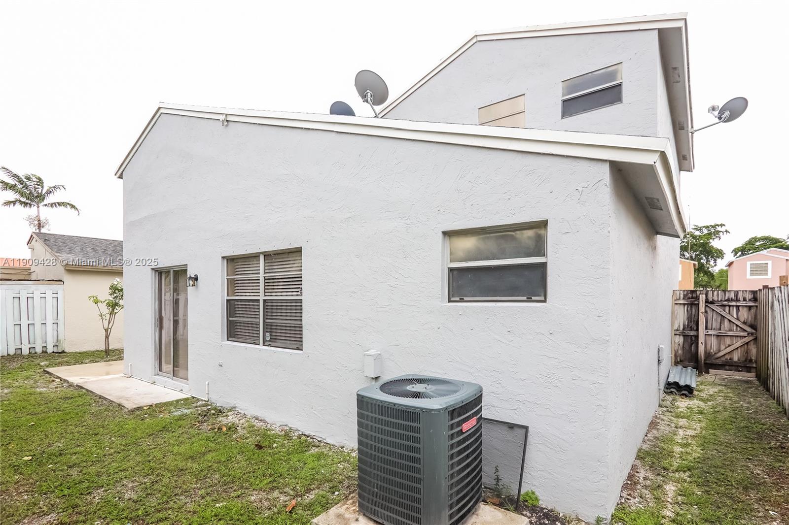 COUNTRY LAKE HOMES 1ST AD - Residential Lease