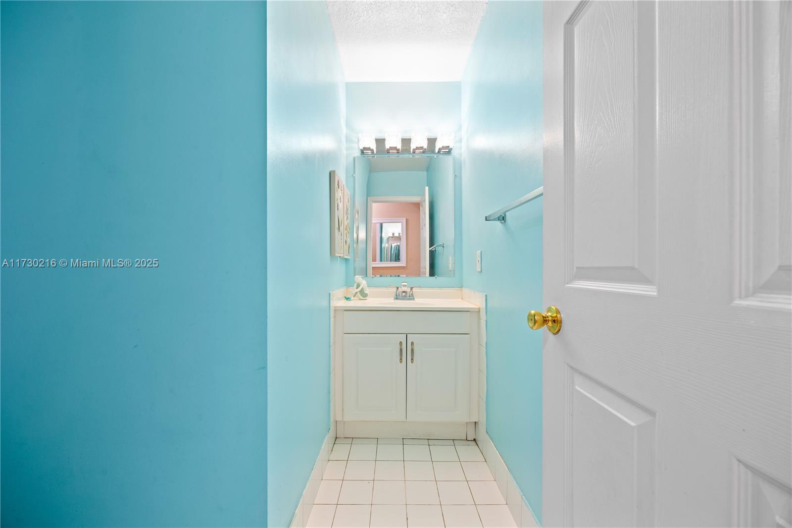 KENSINGTON MANOR - Residential