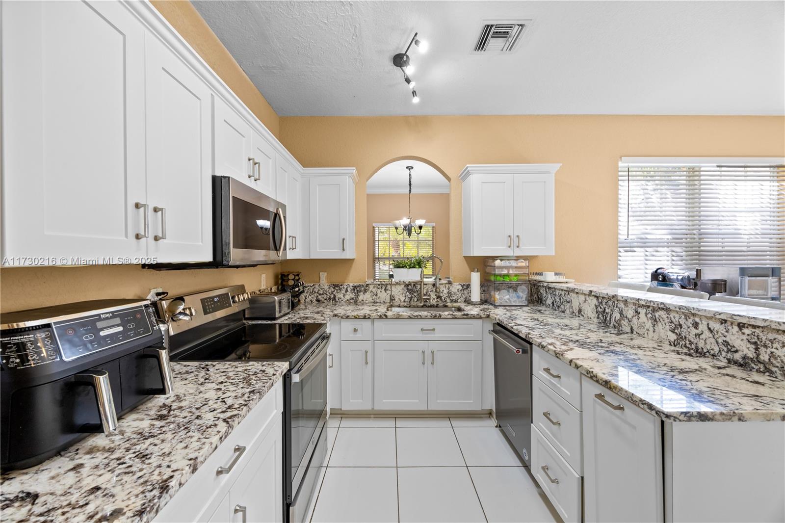 KENSINGTON MANOR - Residential