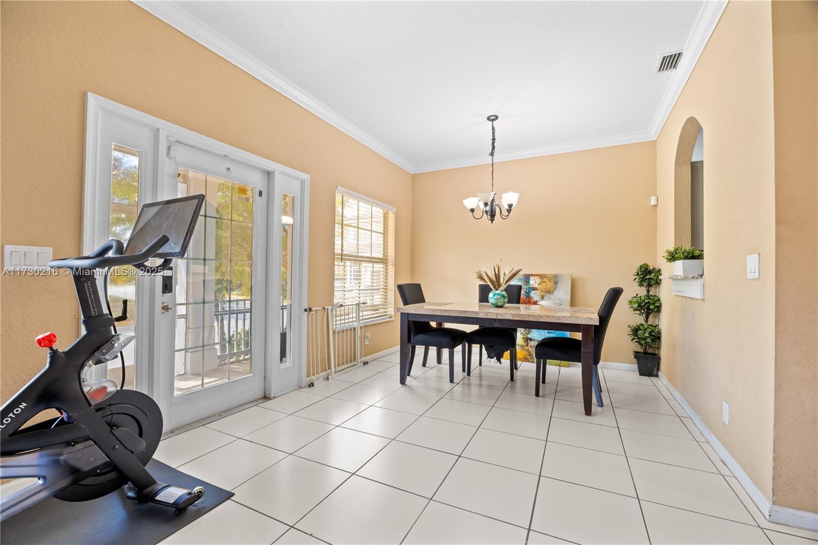 KENSINGTON MANOR - Residential