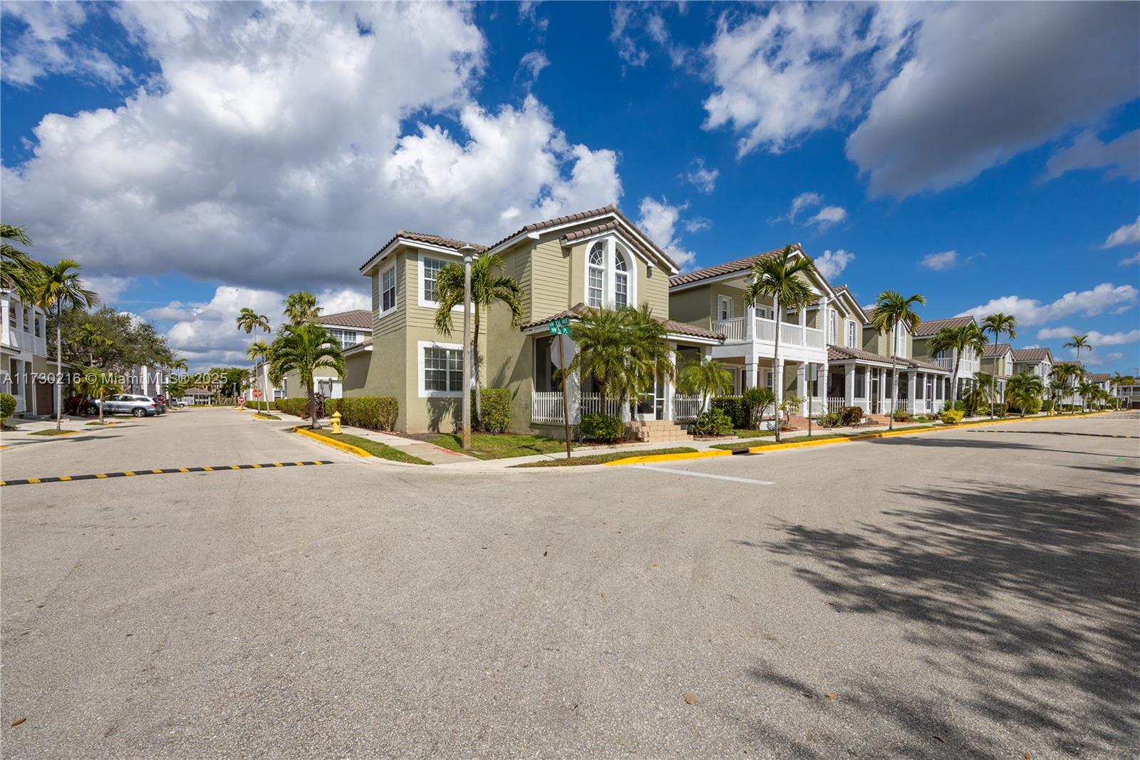 KENSINGTON MANOR - Residential