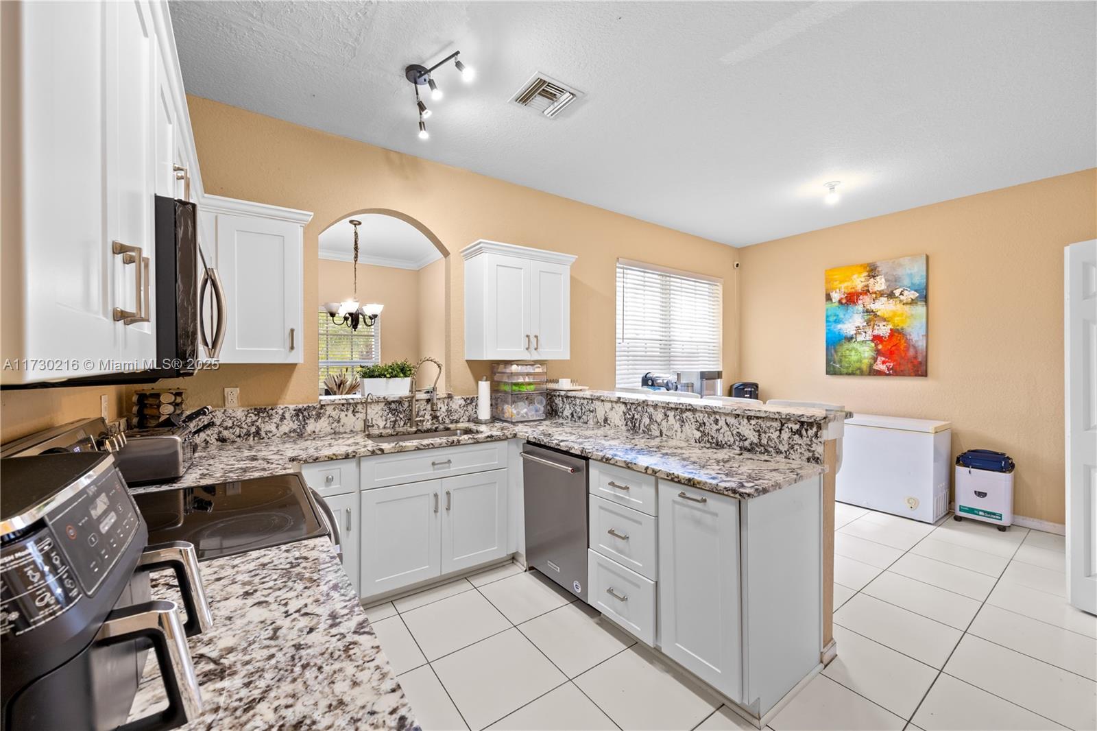 KENSINGTON MANOR - Residential