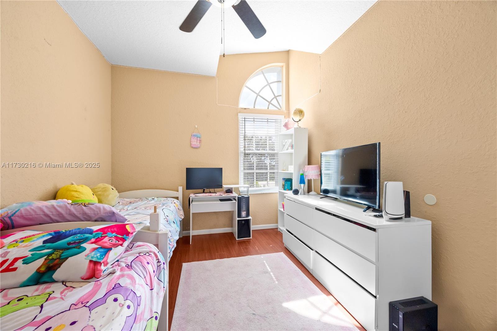 KENSINGTON MANOR - Residential