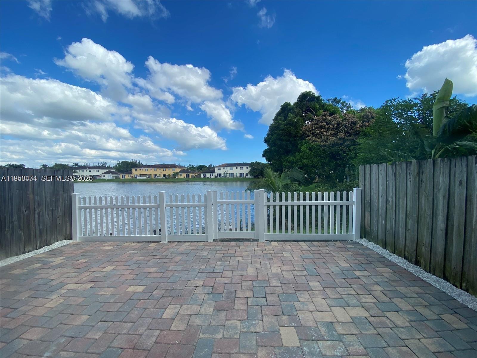 FLORIDIAN ISLES SOUTH - Residential